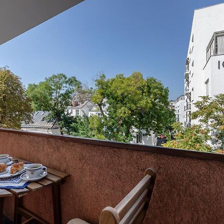 Holt - Dolce In Napoli Apartment Bukares Bagian luar foto