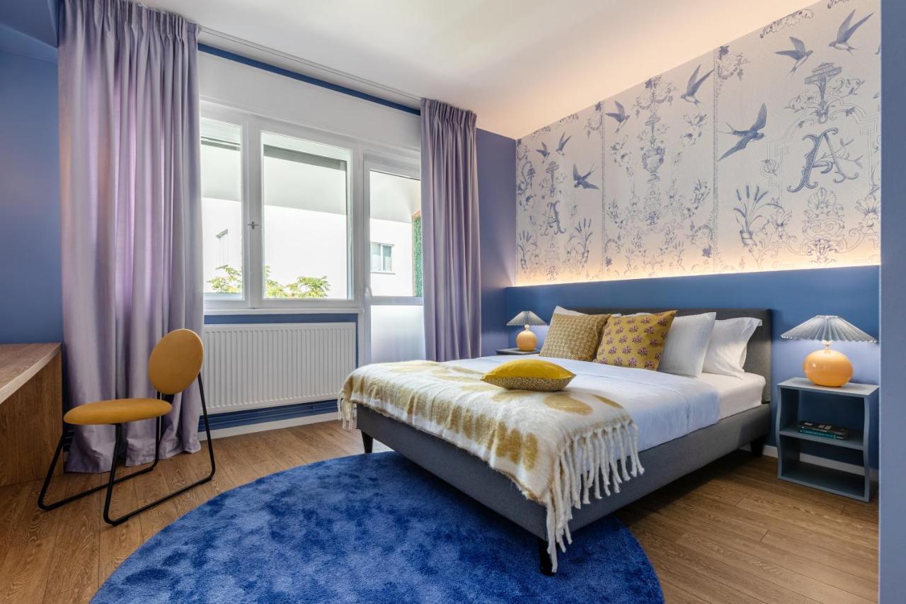Holt - Dolce In Napoli Apartment Bukares Bagian luar foto
