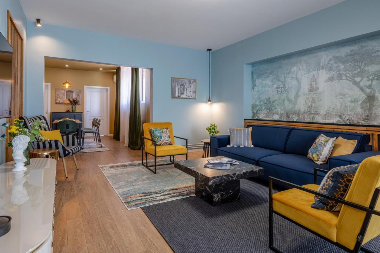 Holt - Dolce In Napoli Apartment Bukares Bagian luar foto
