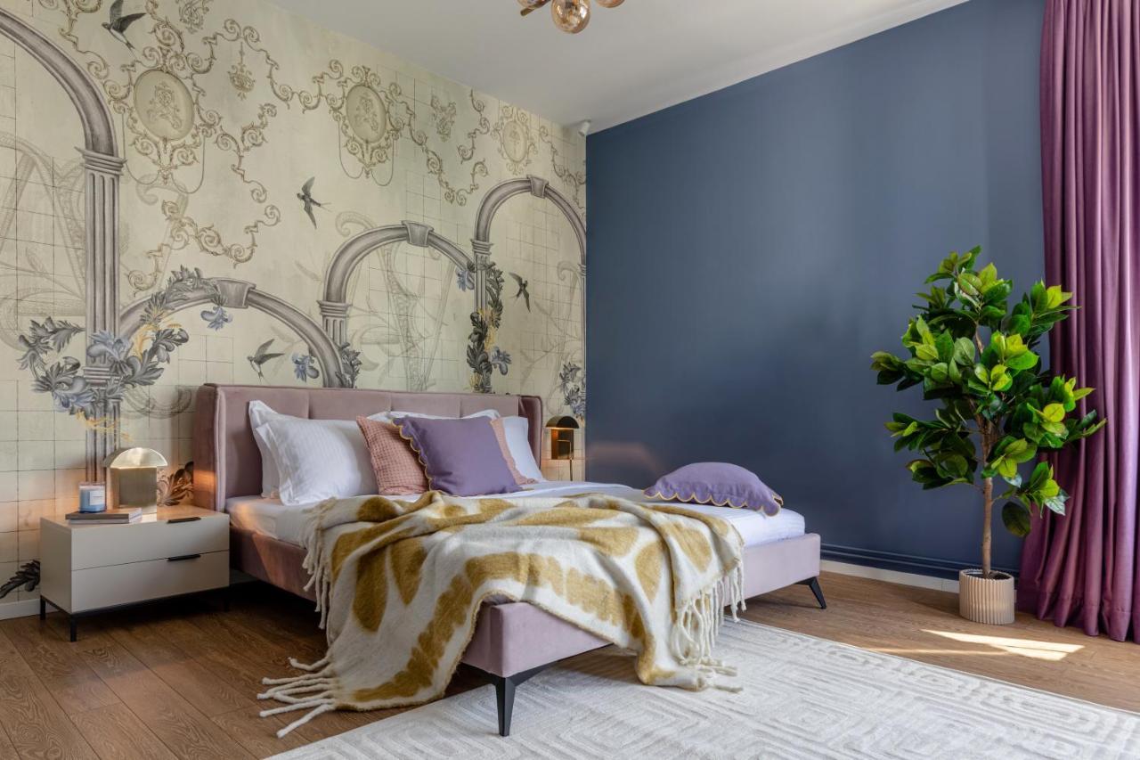Holt - Dolce In Napoli Apartment Bukares Bagian luar foto