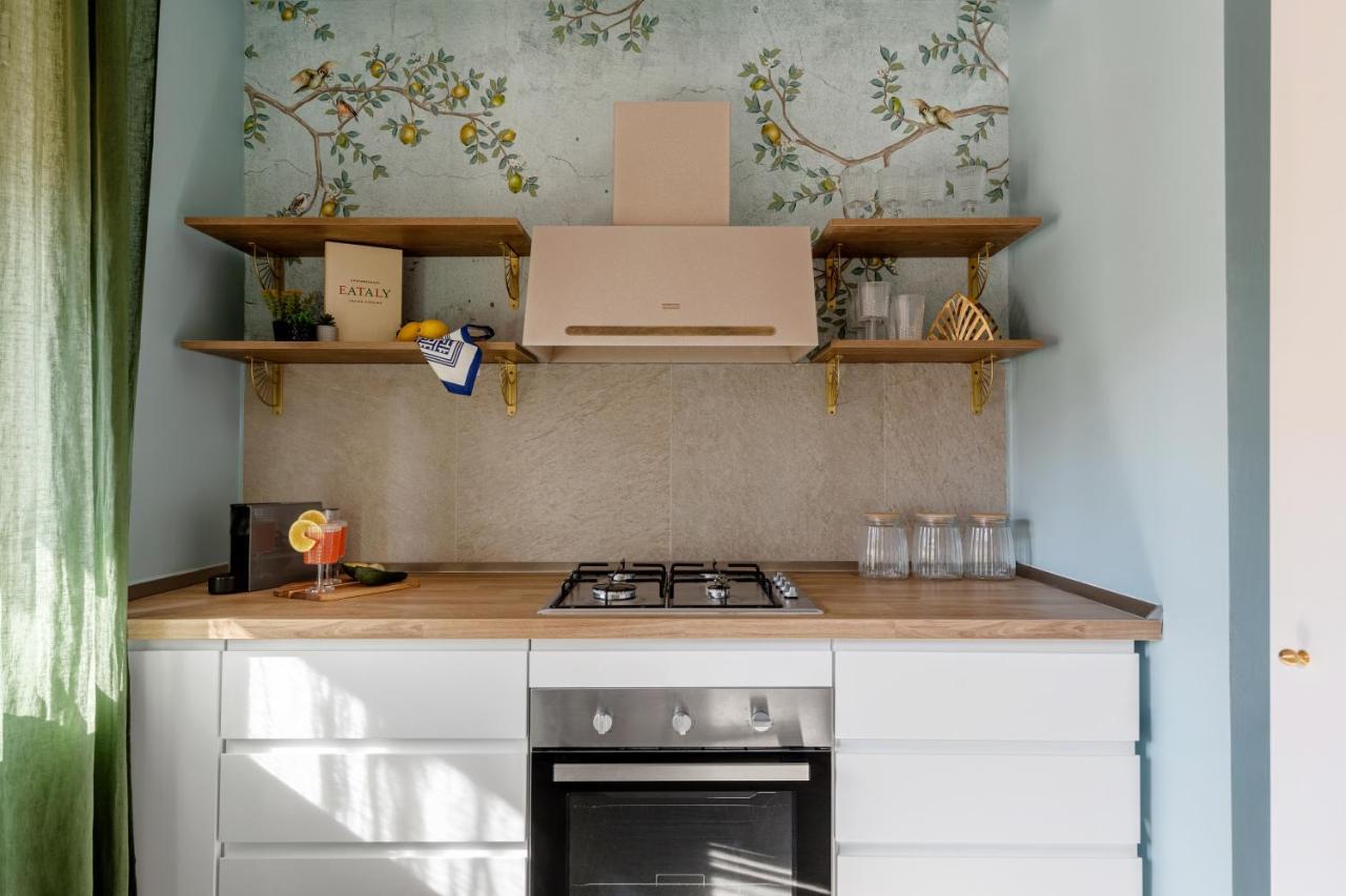 Holt - Dolce In Napoli Apartment Bukares Bagian luar foto