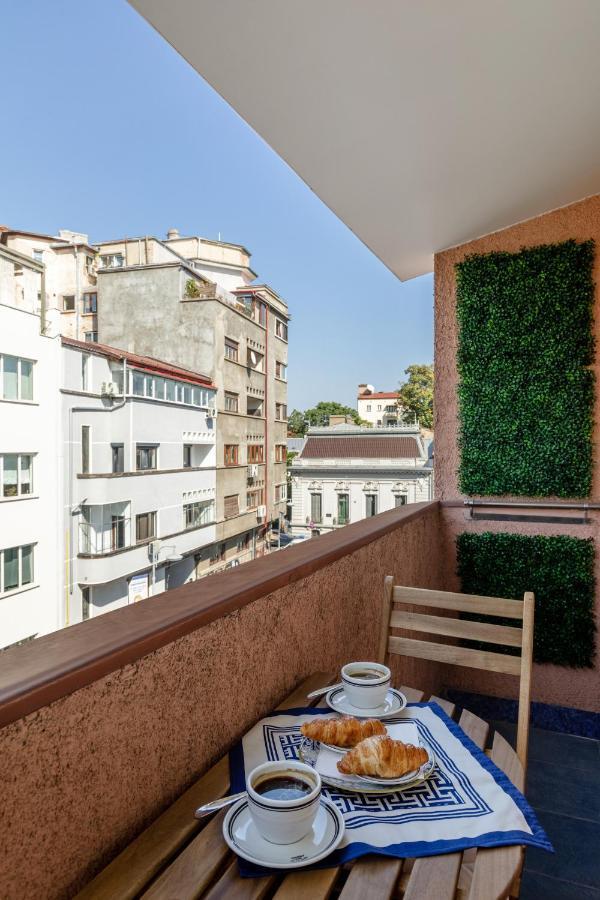 Holt - Dolce In Napoli Apartment Bukares Bagian luar foto