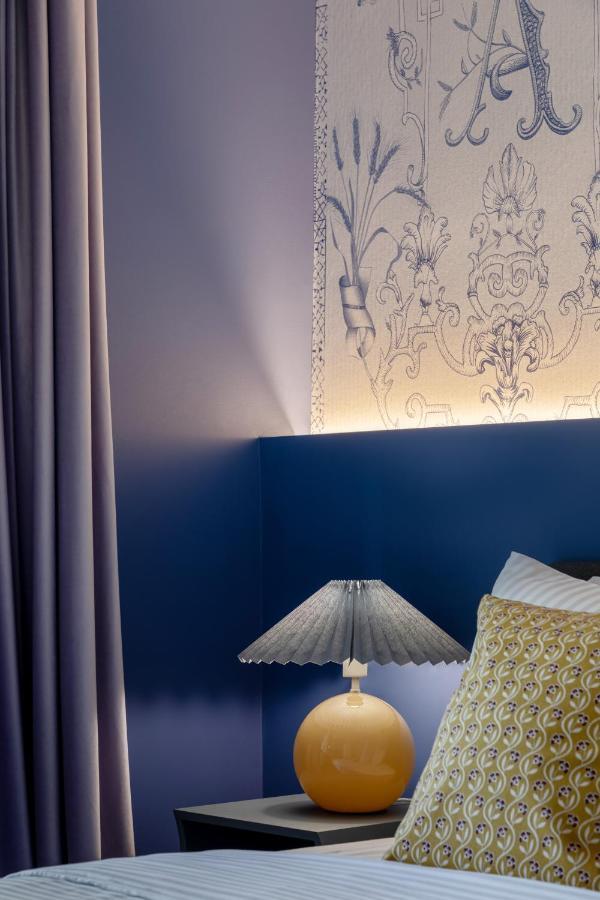 Holt - Dolce In Napoli Apartment Bukares Bagian luar foto